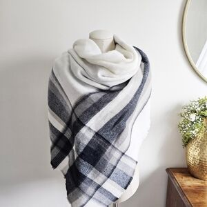 Zara Soft Blanket Oversized Warm Scarf Black White Plaid Cozy Large Women’s Wrap